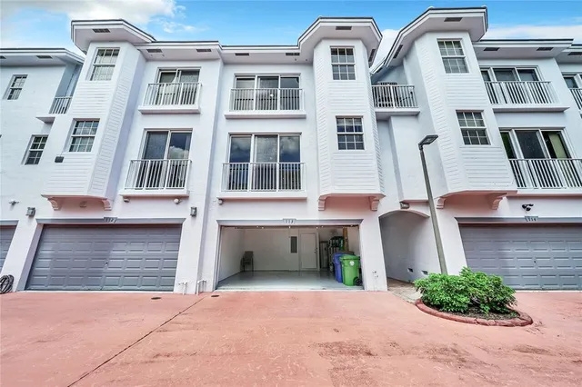 $639,900 | 2725 Northeast 8th Avenue, Unit 113, Wilton Manors, FL 33334