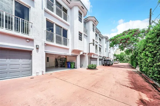 $639,900 | 2725 Northeast 8th Avenue, Unit 113, Wilton Manors, FL 33334