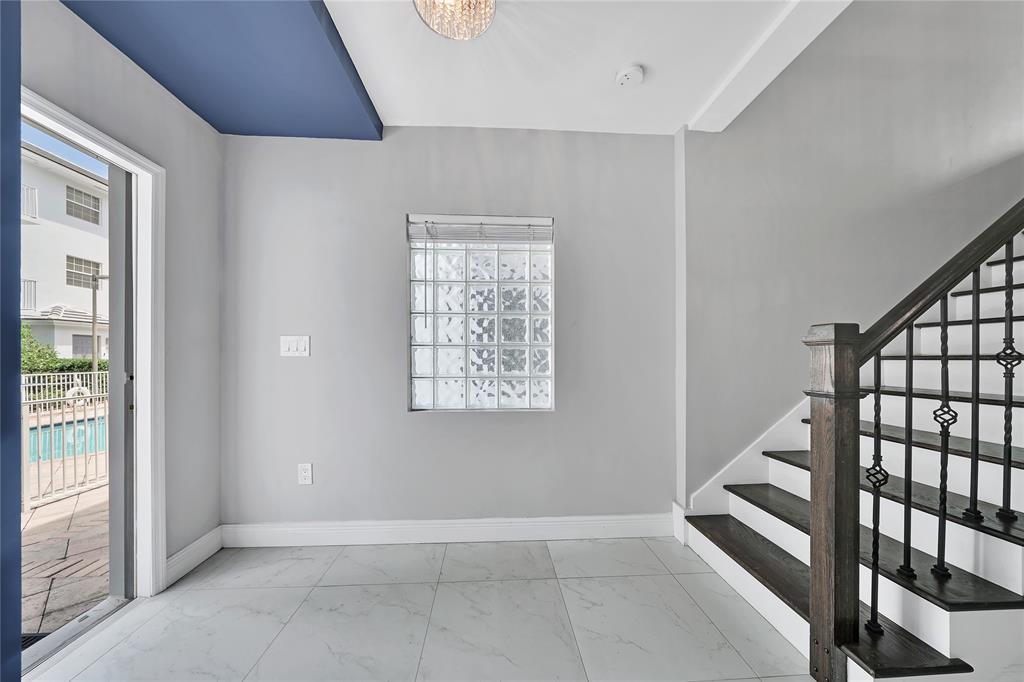 2725 Northeast 8th Avenue, Unit 113 Wilton Manors, FL 33334 - Photo 6 of 72 a view of an entryway with a window