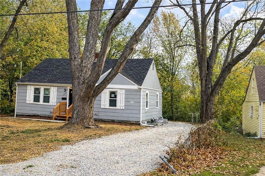 5105 Rinker Road Kansas City, MO 64129 - Photo 2 of 12