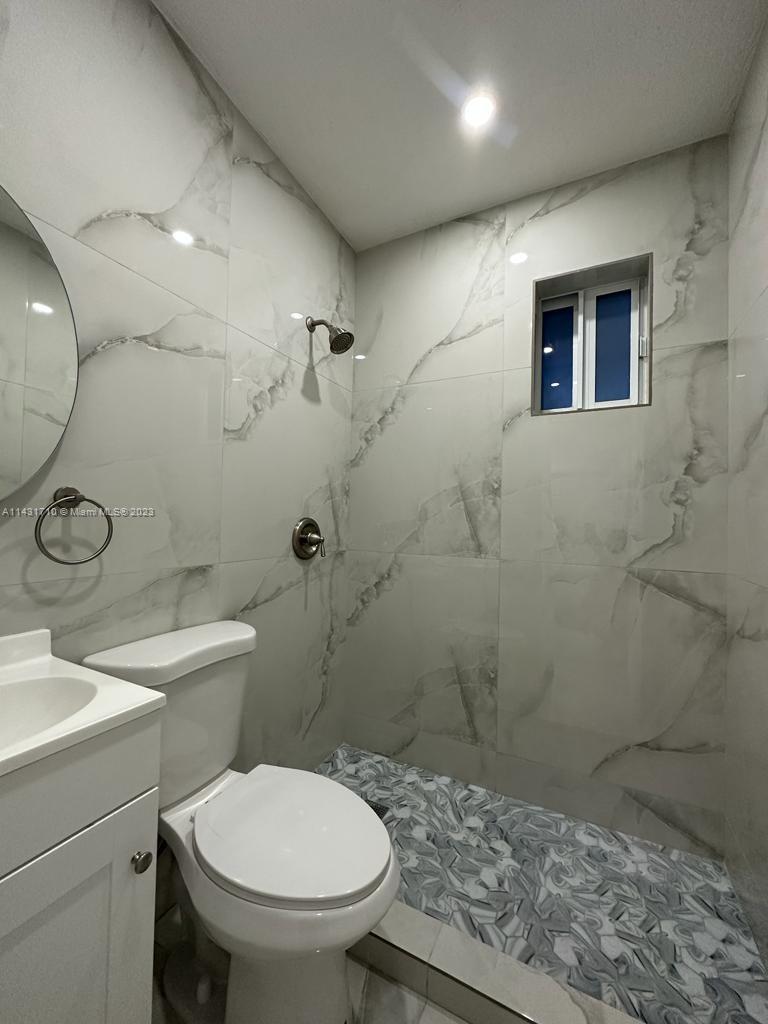 429 Southwest 7th Avenue Homestead, FL 33030 - Photo 11 of 16 a bathroom with a toilet sink and shower
