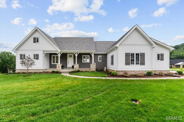 $998,000 | 412 Parkview Lane, Eureka, MO 63025