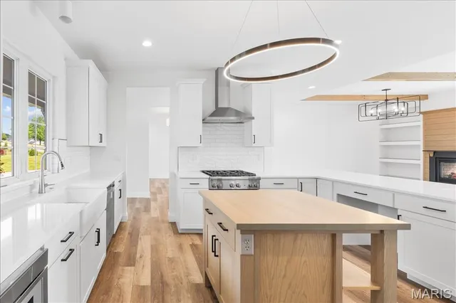 $998,000 | 412 Parkview Lane, Eureka, MO 63025