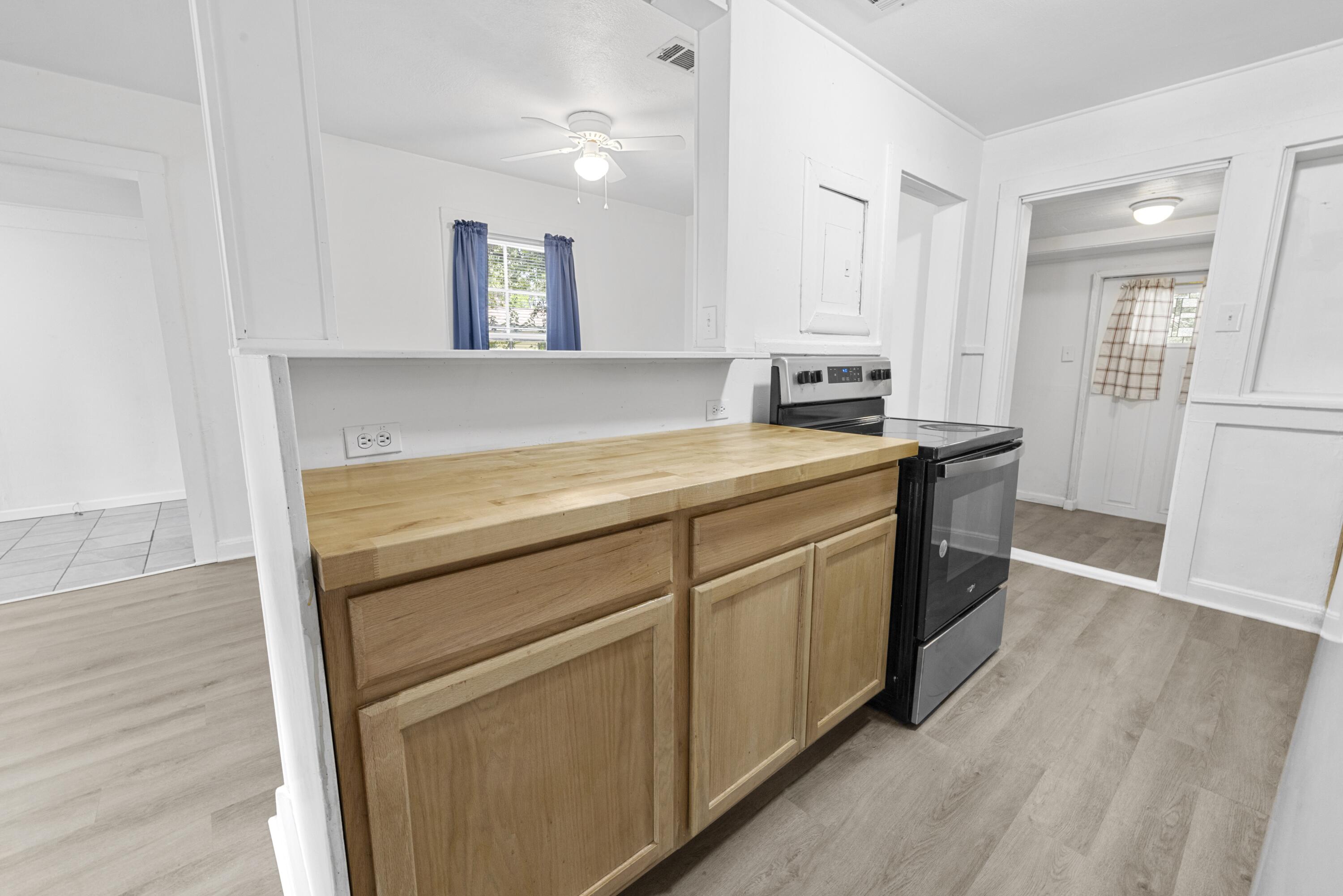 324 Dixie Street Crestview, FL 32536 - Photo 11 of 34 E79A8526