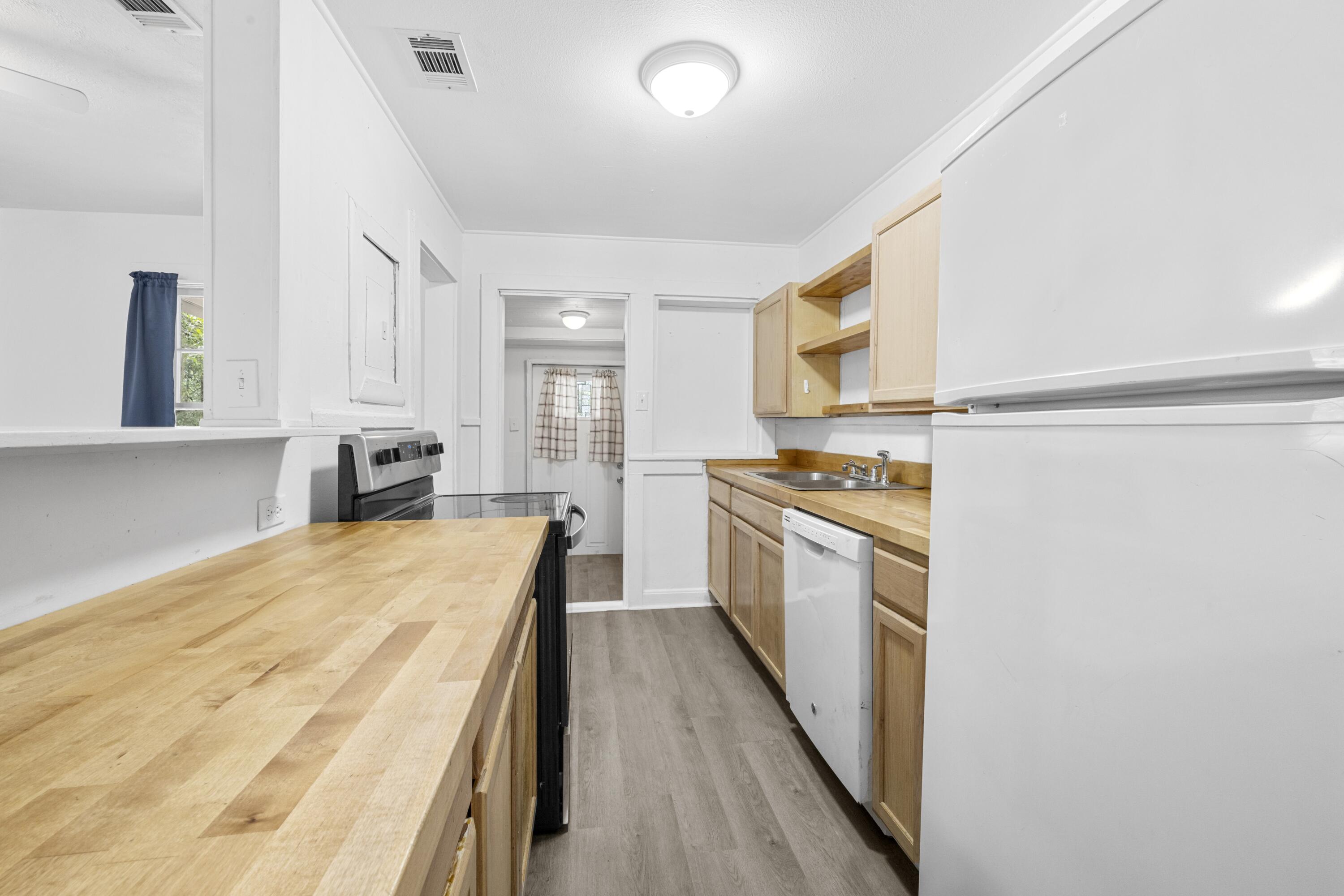 324 Dixie Street Crestview, FL 32536 - Photo 12 of 34 E79A8531