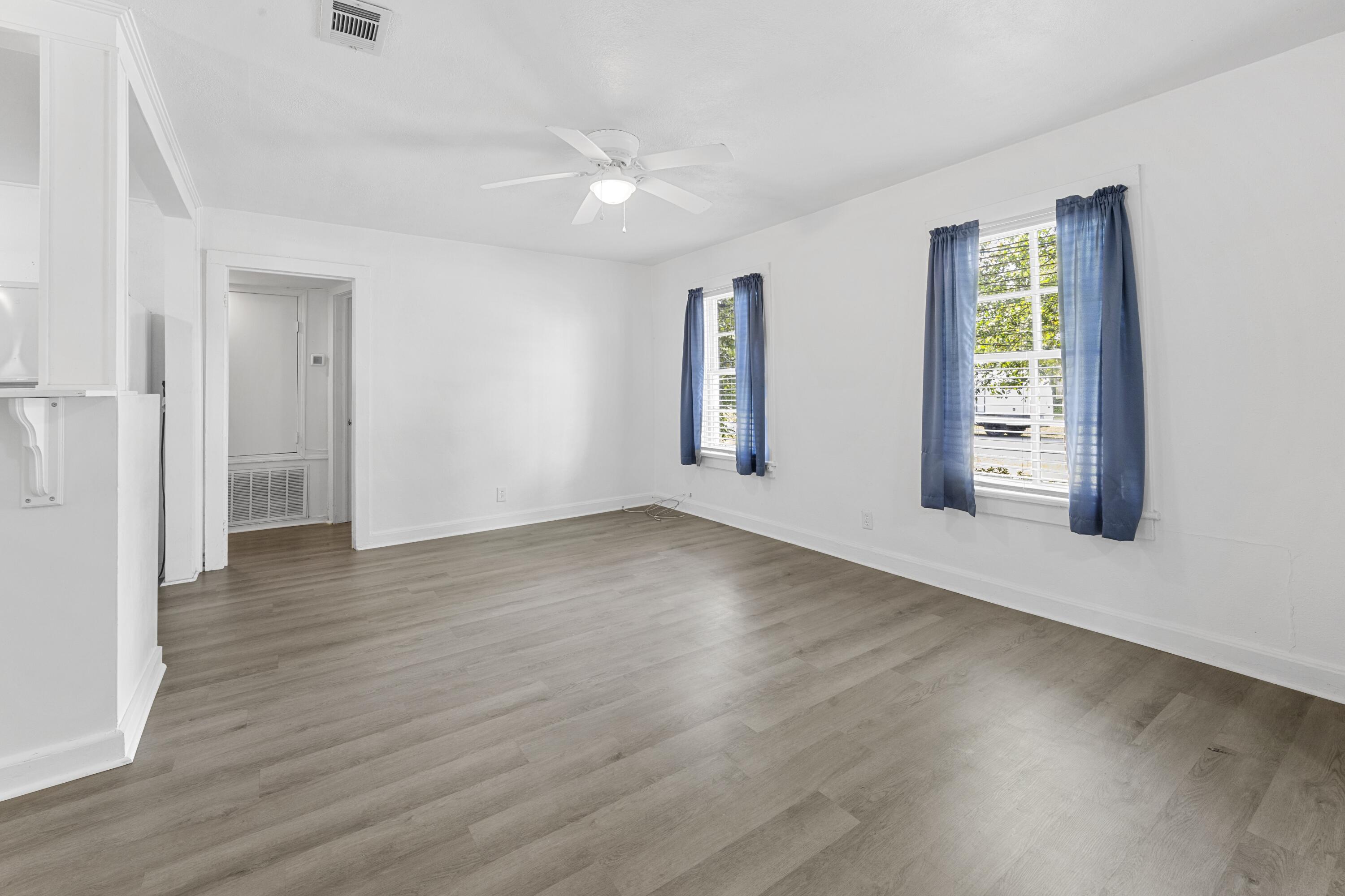 324 Dixie Street Crestview, FL 32536 - Photo 8 of 34 E79A8506