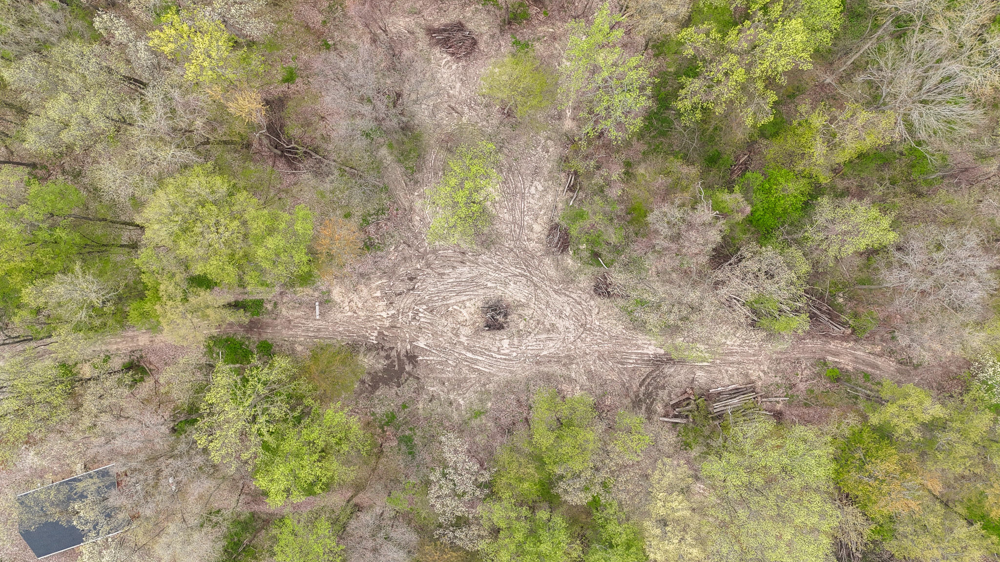 2 Forest Road Dowagiac, MI 49047 - Photo 5 of 15 dji_fly_20250430_141532_0777_17460396372