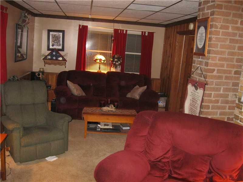 150 Doc Walker Road Parker, PA 16049 - Photo 6 of 19 Living Room.