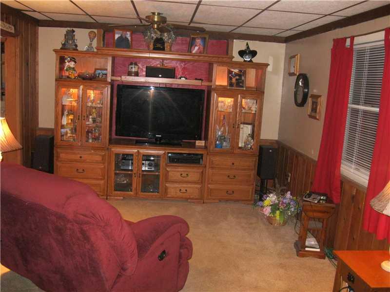 150 Doc Walker Road Parker, PA 16049 - Photo 7 of 19 Living Room.