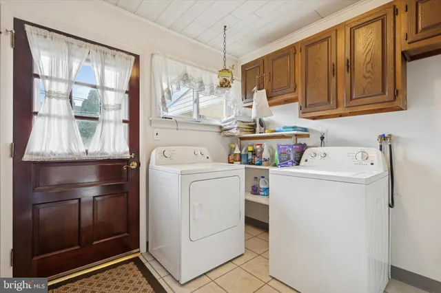 $330,000 | 30 Whitewood Drive, Levittown, PA 19057