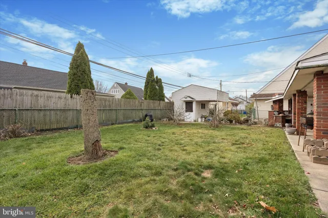 $330,000 | 30 Whitewood Drive, Levittown, PA 19057