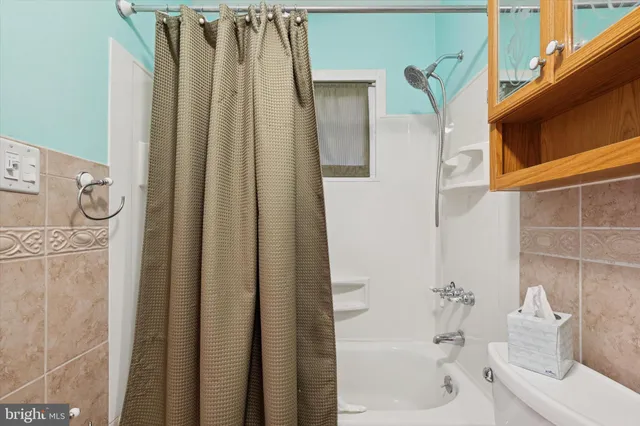 $330,000 | 30 Whitewood Drive, Levittown, PA 19057