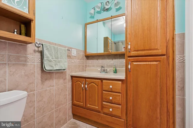 $330,000 | 30 Whitewood Drive, Levittown, PA 19057