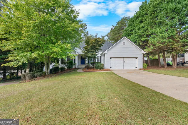 a house with swimming pool in front of it
