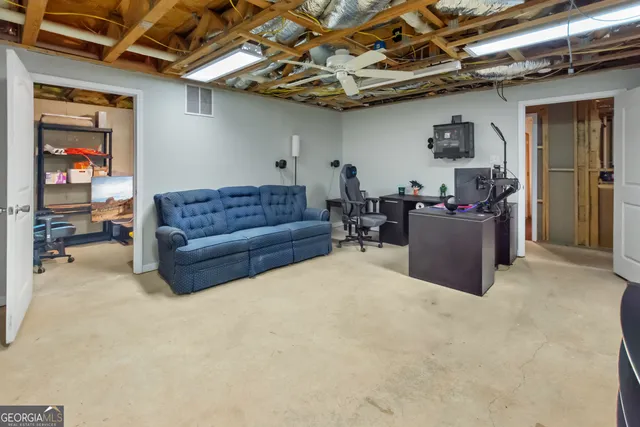 a picture of a bench