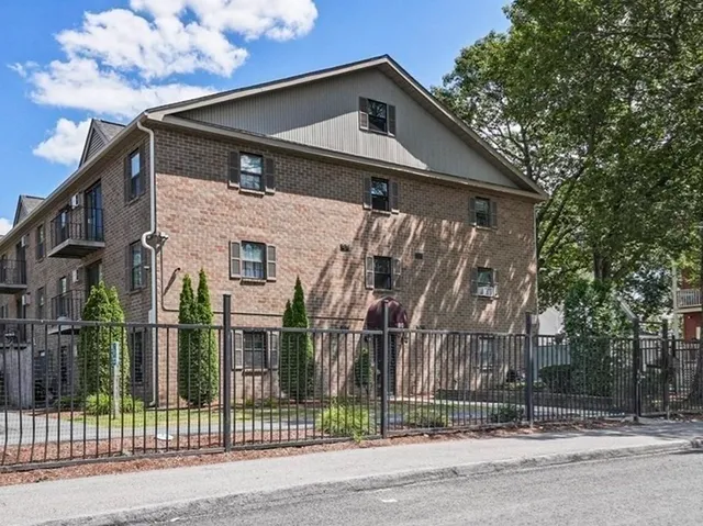 $215,000 | 80 Stanton Street, Unit 32, Worcester, MA 01605