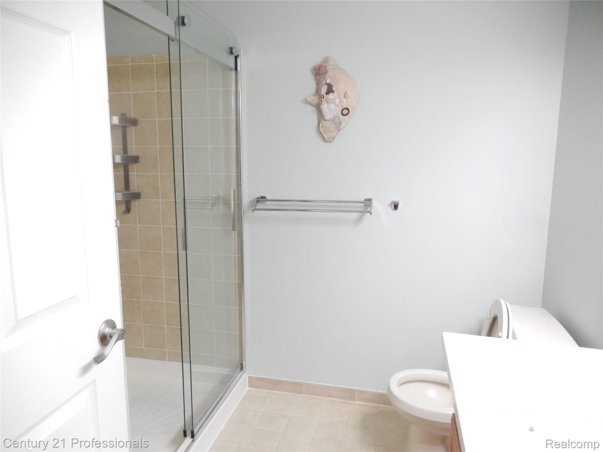 1842 Flagstone Circle Rochester, MI 48307 - Photo 42 of 45 master bath