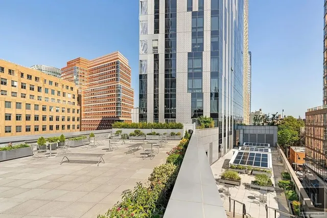 $6,400 | 150 Myrtle Avenue, Unit 3002 | Downtown Brooklyn