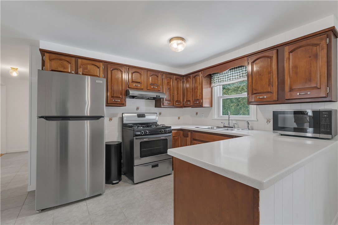 49 Ames Street Pawtucket, RI 02861 - Photo 3 of 29