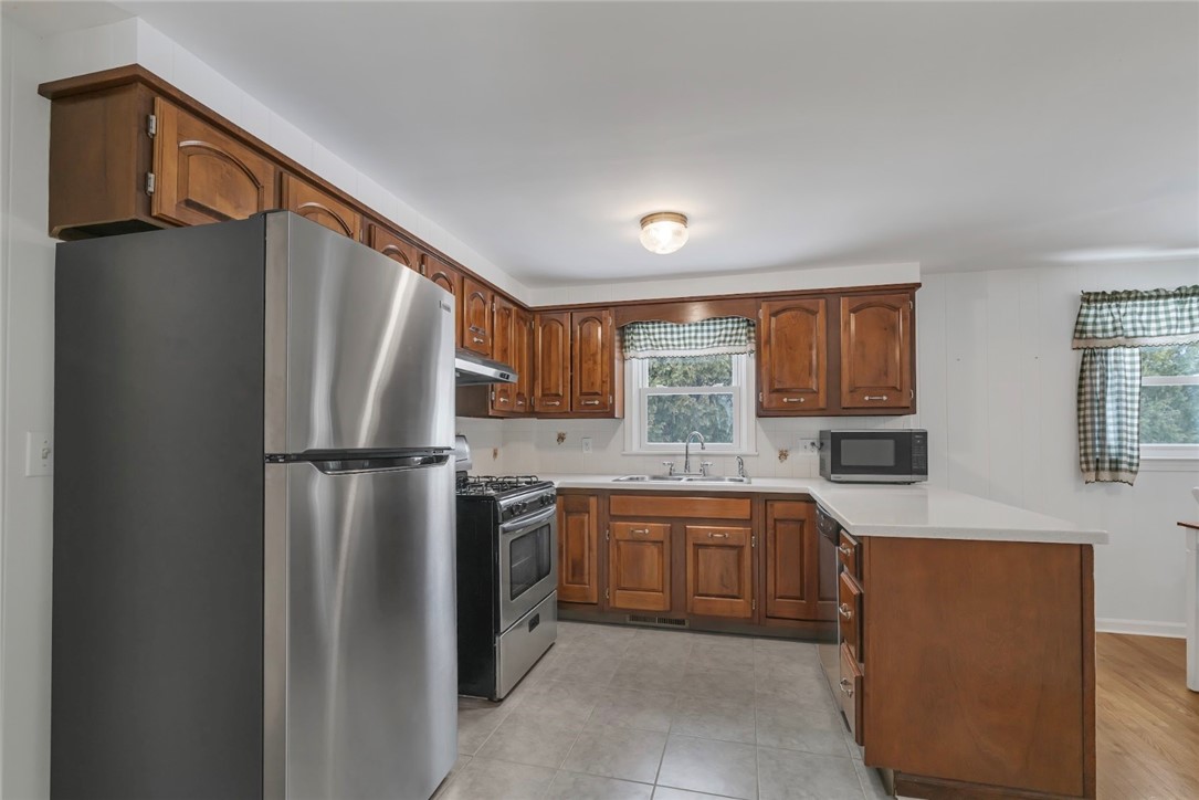 49 Ames Street Pawtucket, RI 02861 - Photo 4 of 29