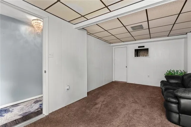 a view of livingroom with furniture