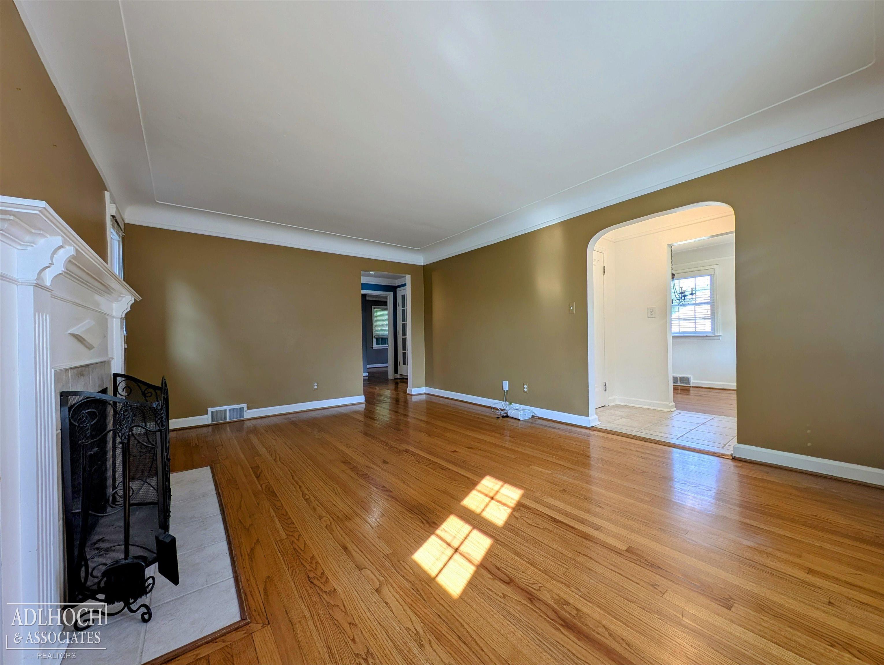 1292 Hampton Road Grosse Pointe Woods, MI 48236 - Photo 4 of 21