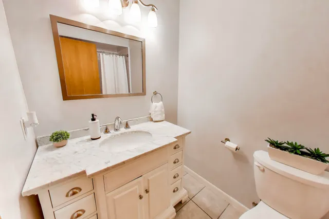 $450,000 | 9 Wildwood Court, Unit D, Williams Bay, WI 53191