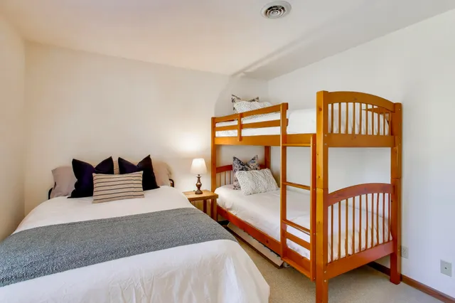 $450,000 | 9 Wildwood Court, Unit D, Williams Bay, WI 53191