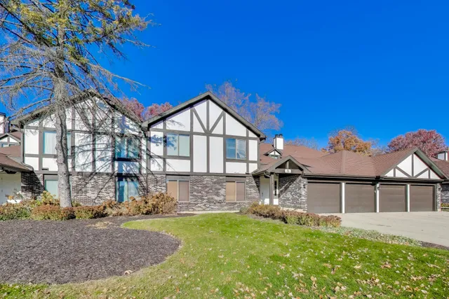 $450,000 | 9 Wildwood Court, Unit D, Williams Bay, WI 53191