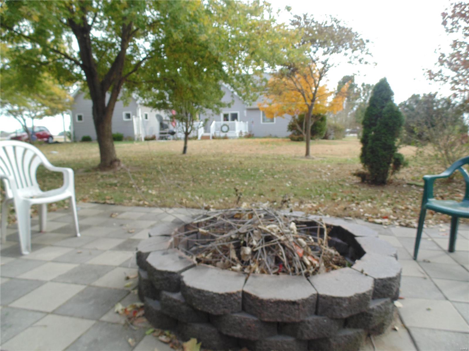14091 St Rose Road Highland, IL 62249 - Photo 3 of 86