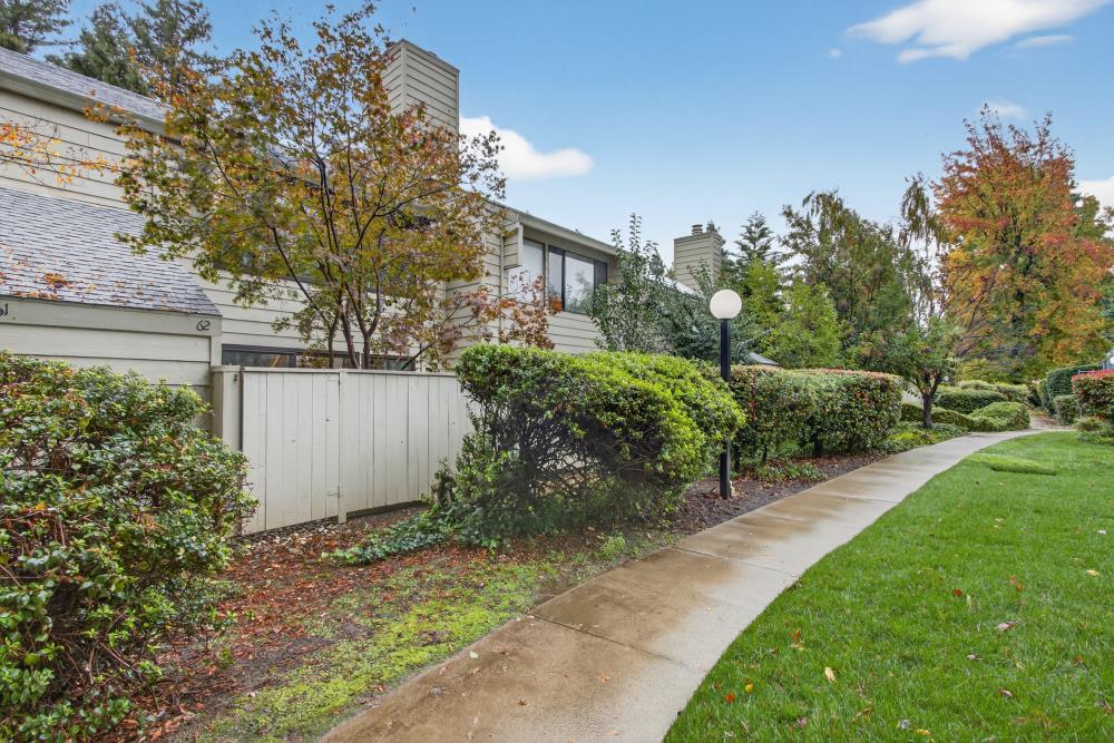 750 Lincoln Road, Unit 62 Yuba City, CA 95991 - Photo 51 of 56 a front view of a house with garden