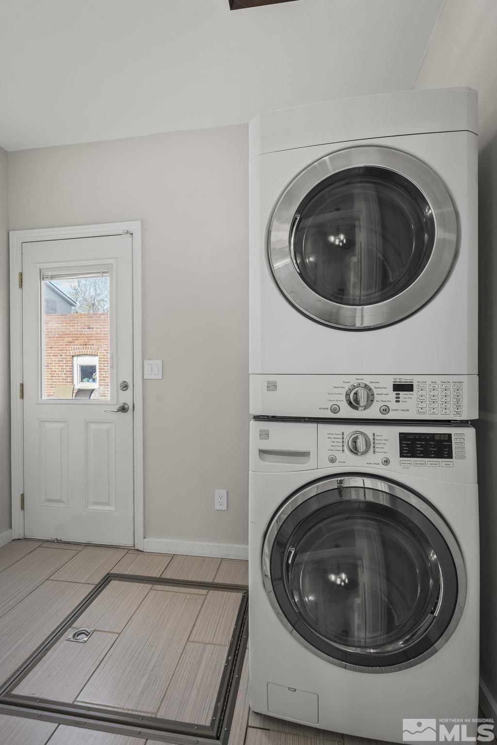 546 Sinclair Street Reno, NV 89501 - Photo 20 of 27 a utility room with dryer and washer