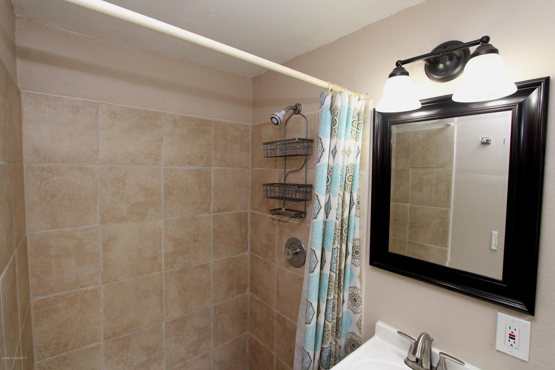 2509 Gulfstream Road, Unit 1 Orlando, FL 32805 - Photo 22 of 48 Master bathroom