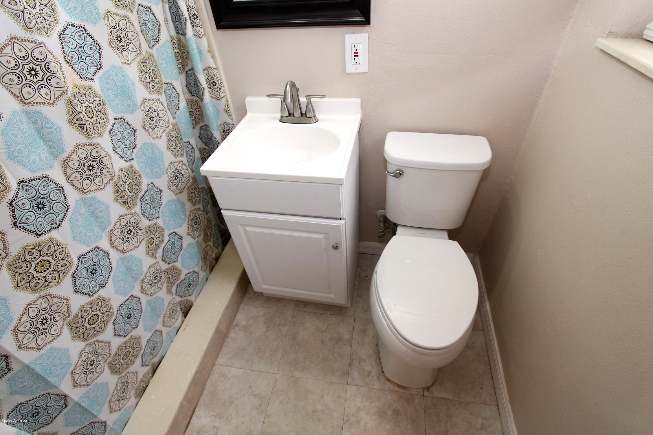 2509 Gulfstream Road, Unit 1 Orlando, FL 32805 - Photo 23 of 48 Master bathroom