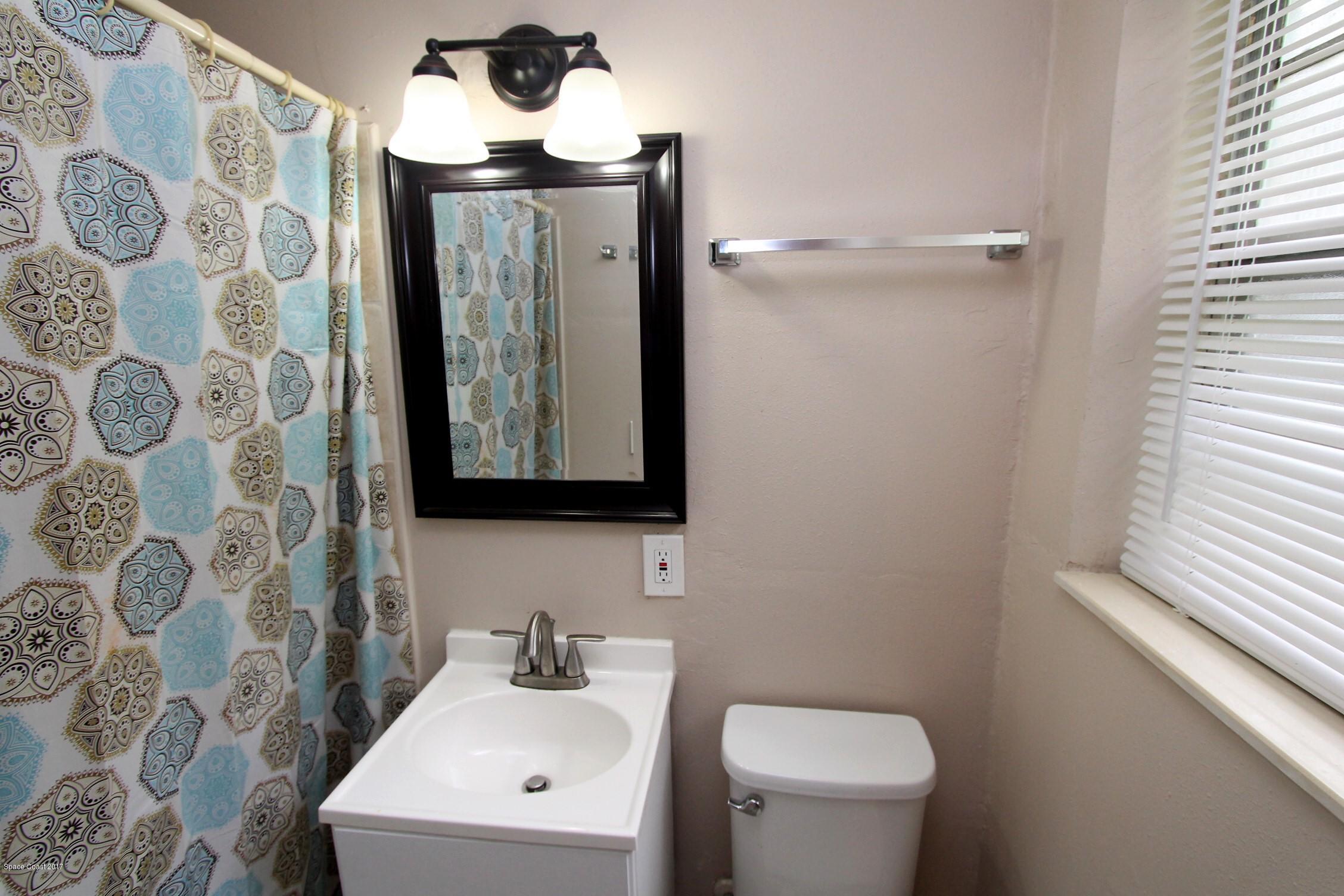 2509 Gulfstream Road, Unit 1 Orlando, FL 32805 - Photo 24 of 48 Master bathroom