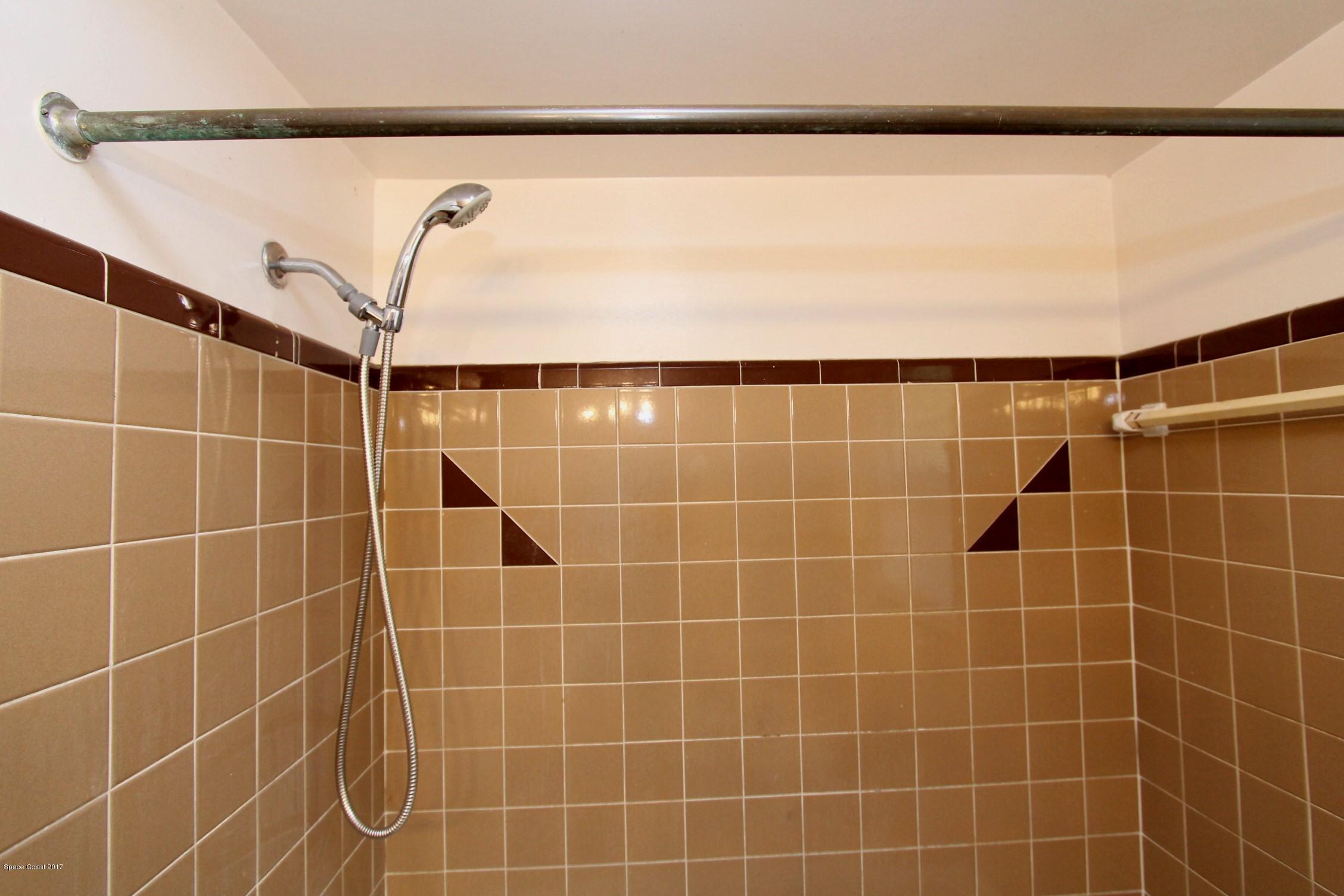 2509 Gulfstream Road, Unit 1 Orlando, FL 32805 - Photo 30 of 48 Guest bathroom shower