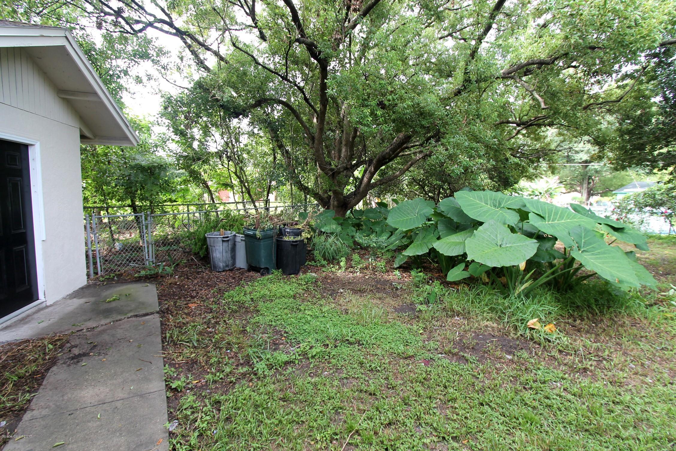 2509 Gulfstream Road, Unit 1 Orlando, FL 32805 - Photo 40 of 48 Back yard