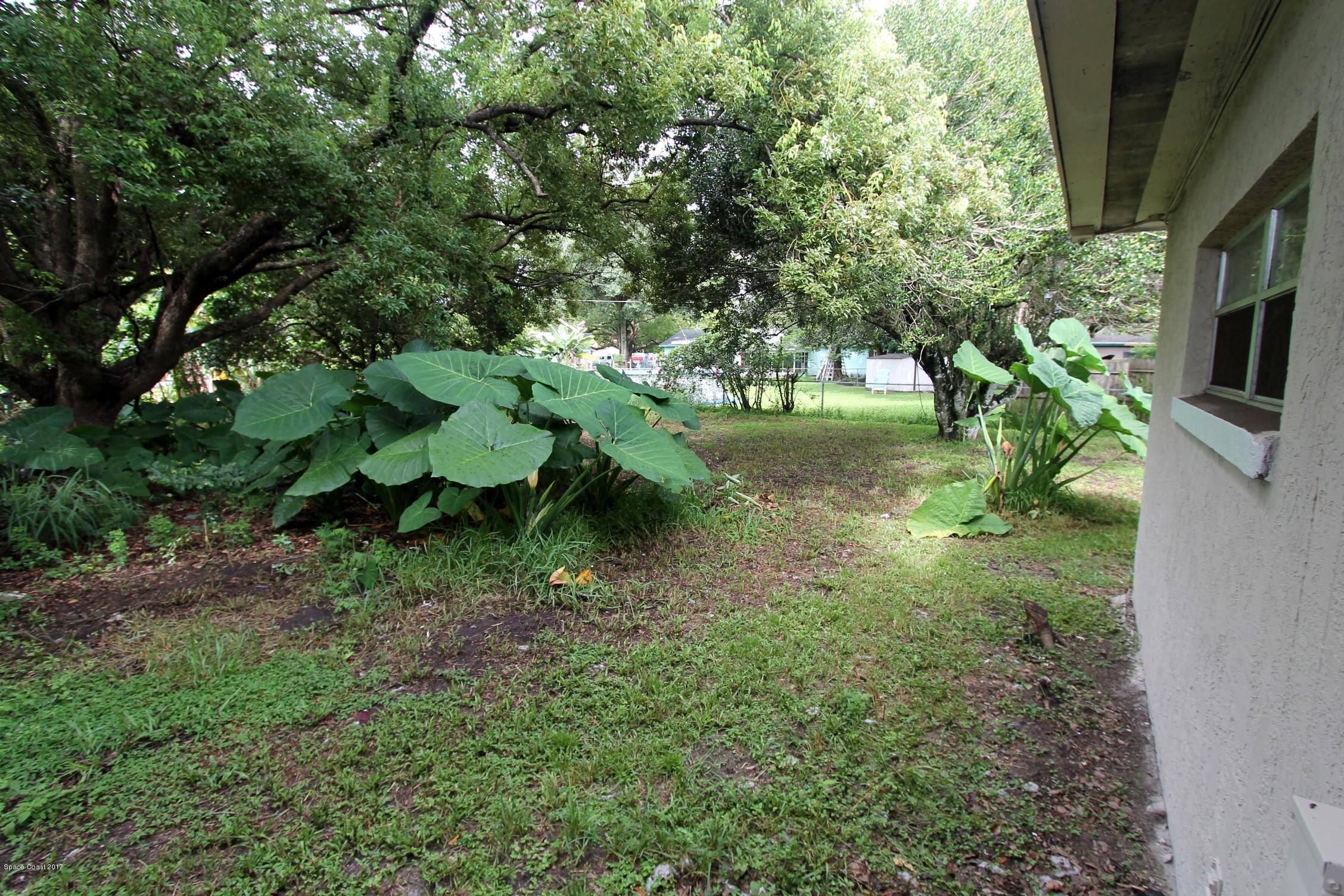2509 Gulfstream Road, Unit 1 Orlando, FL 32805 - Photo 42 of 48 Back yard
