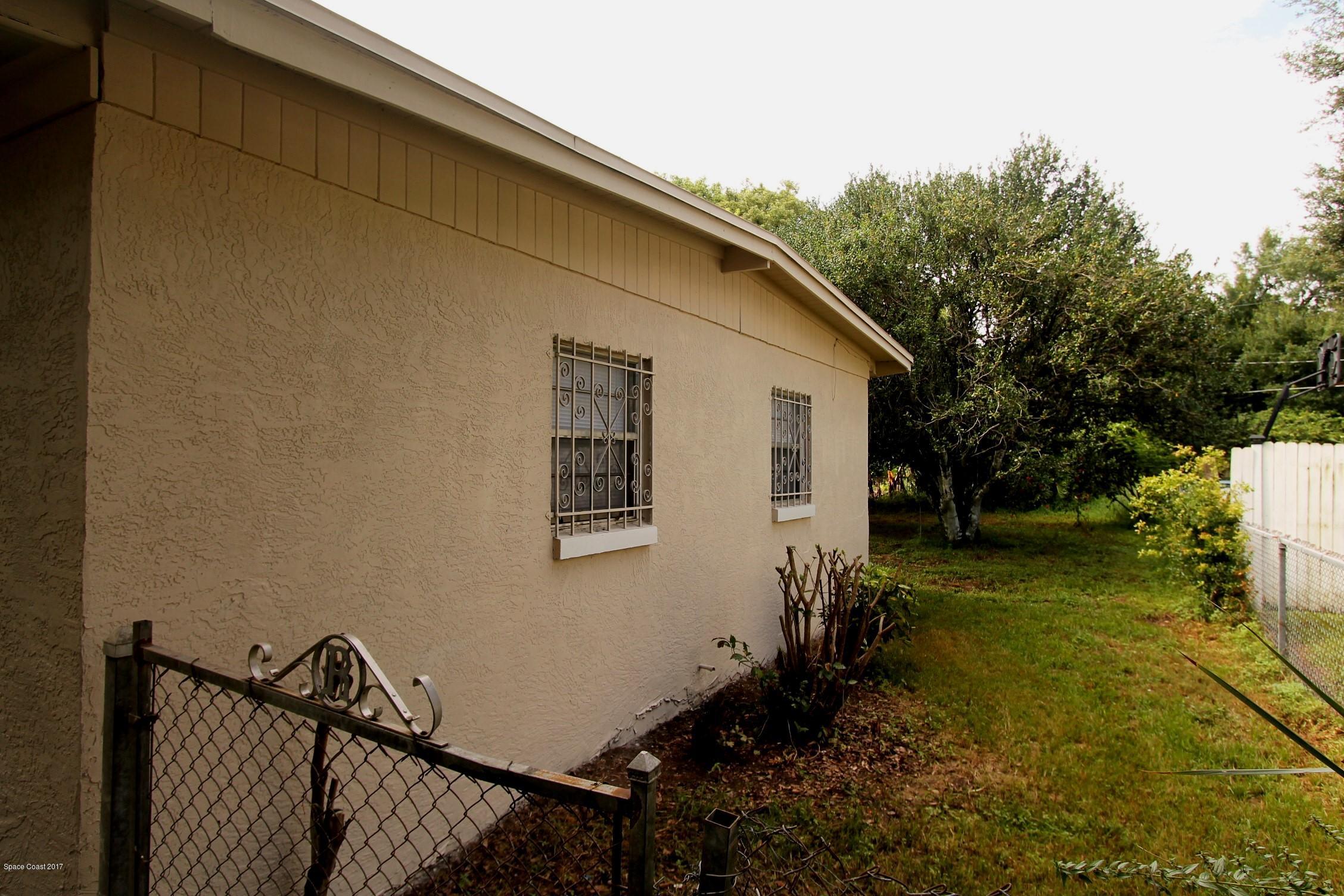 2509 Gulfstream Road, Unit 1 Orlando, FL 32805 - Photo 47 of 48 Right side of home