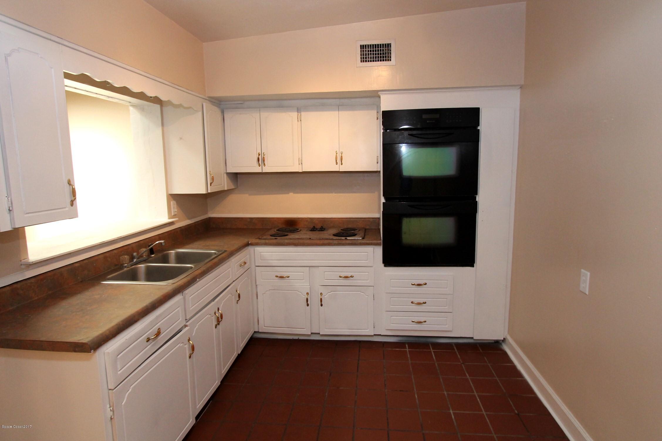2509 Gulfstream Road, Unit 1 Orlando, FL 32805 - Photo 9 of 48 Kitchen