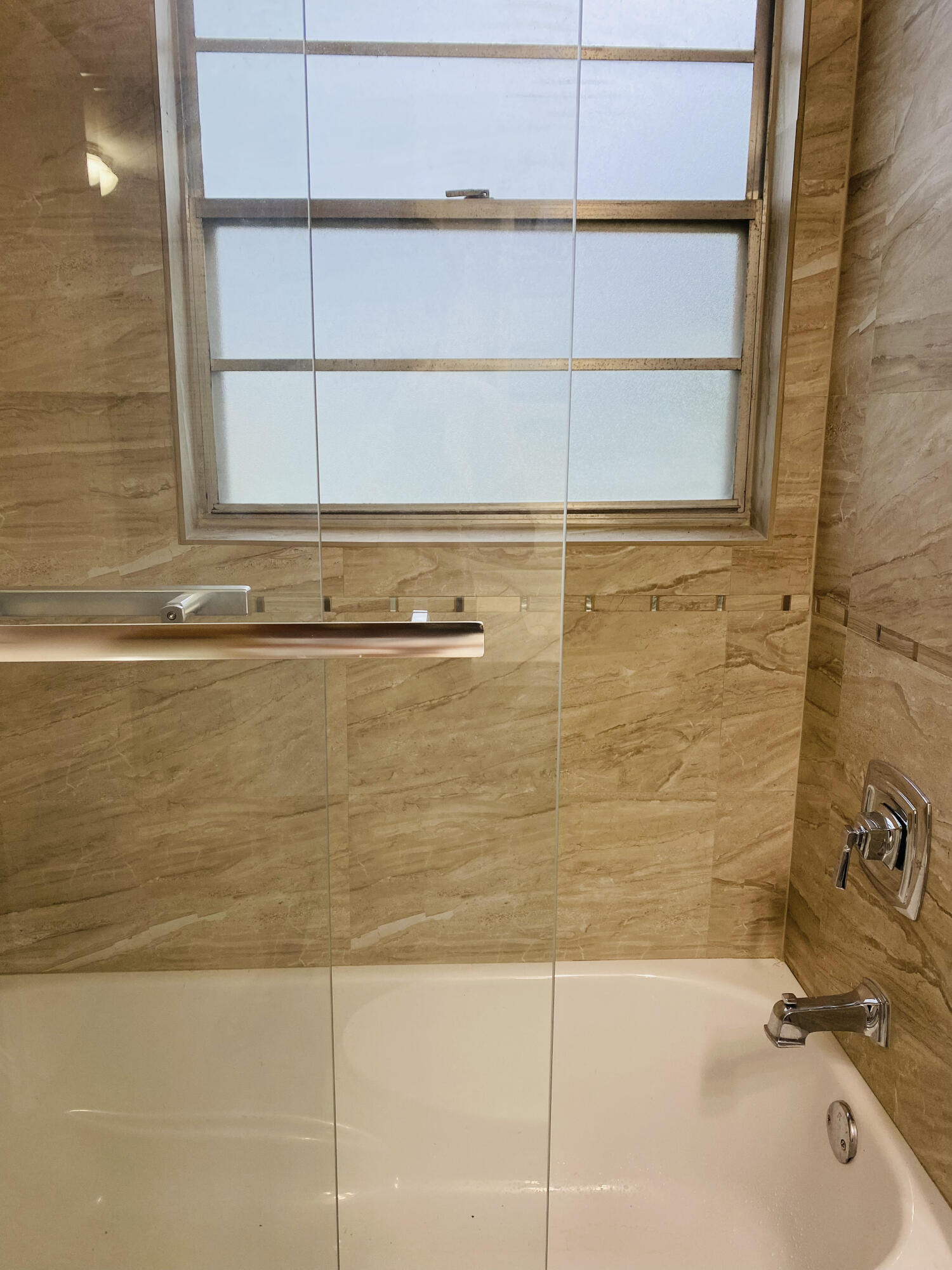 116 Dorset C, Unit 116 Boca Raton, FL 33434 - Photo 16 of 16 Full bath