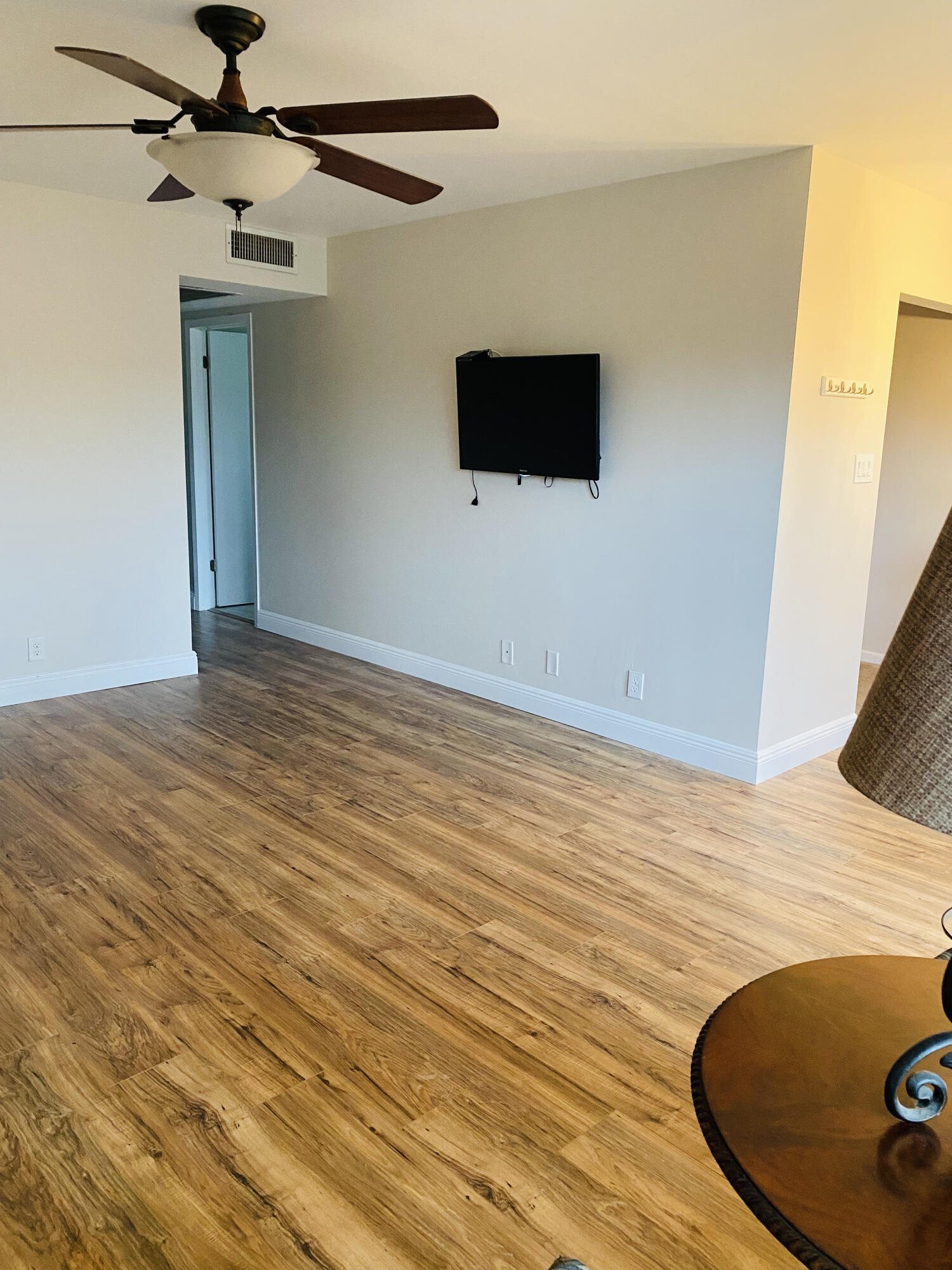 116 Dorset C, Unit 116 Boca Raton, FL 33434 - Photo 6 of 16 Living room