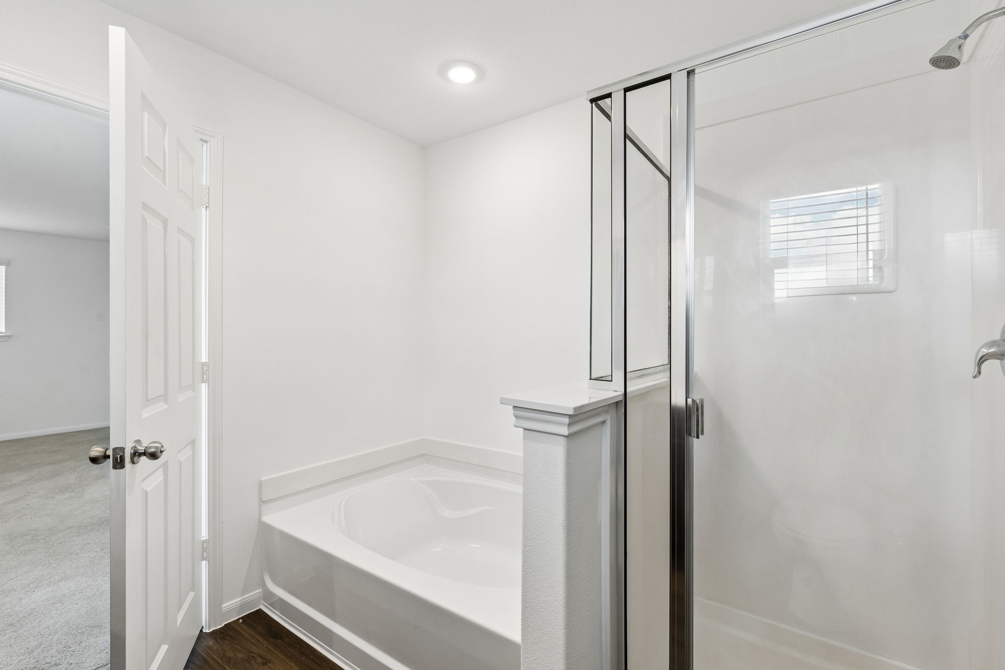 7329 Madison Commons Lane Houston, TX 77075 - Photo 12 of 17 Primary Bathroom