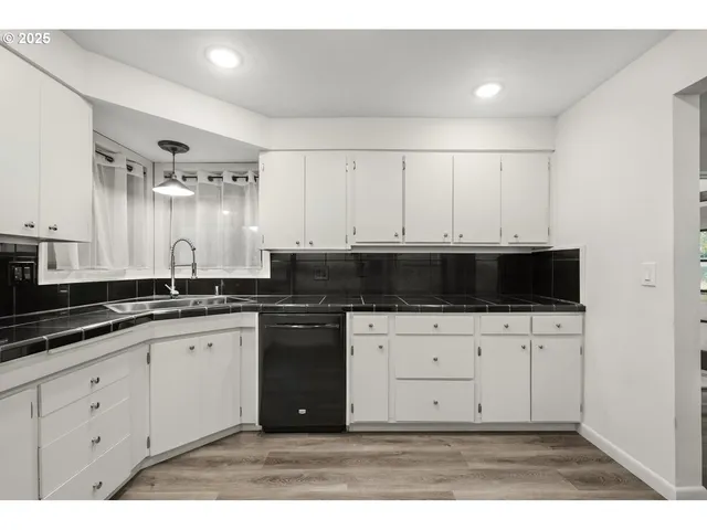 $850,000 | 4160 Cordon Road Northeast, Salem, OR 97305