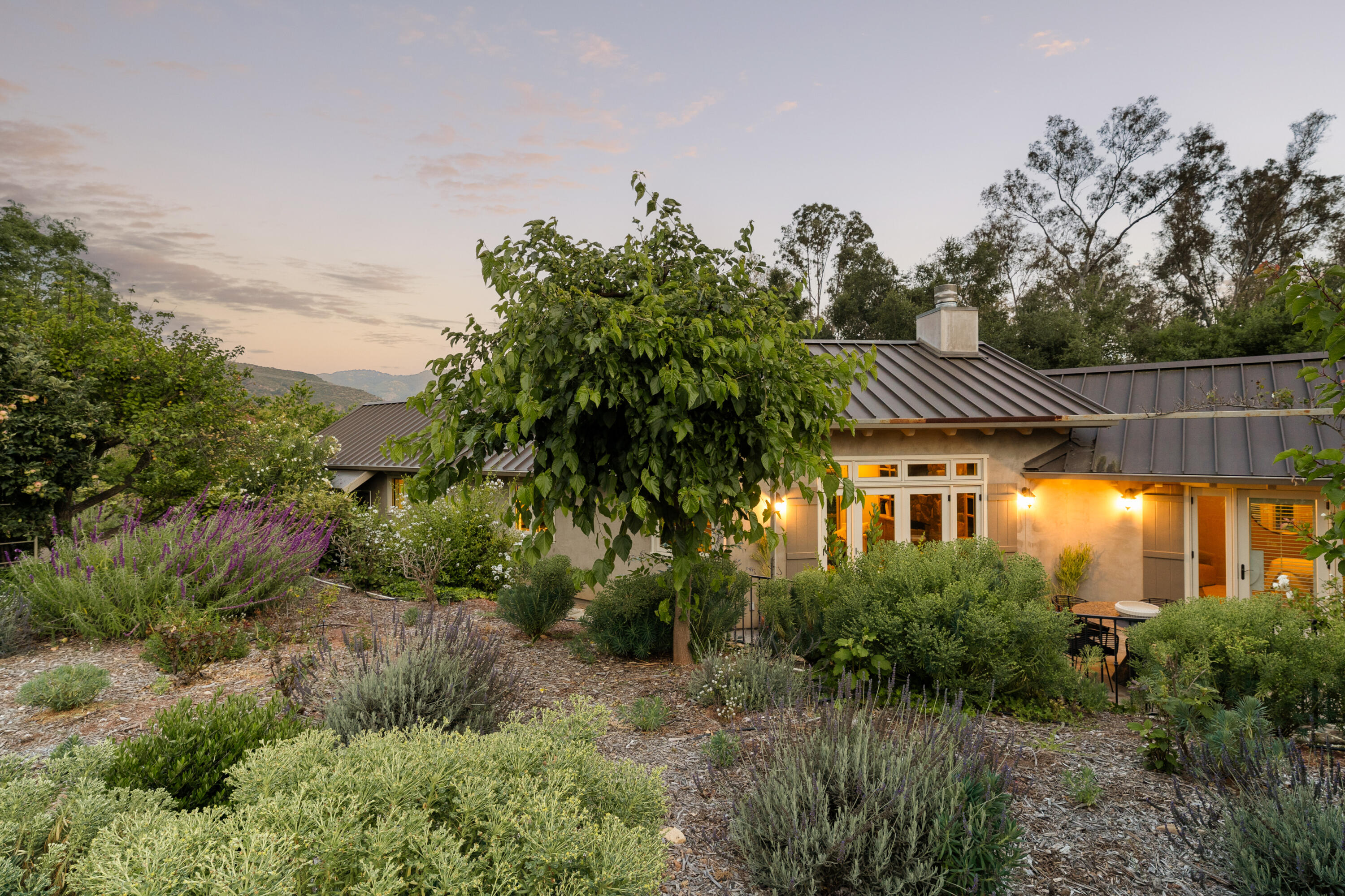 813 Country Club Road Ojai, CA 93023 - Photo 28 of 31 Twilight Gardens