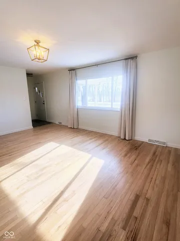 $1,995 | 9502 East 600 South, Zionsville, IN 46077