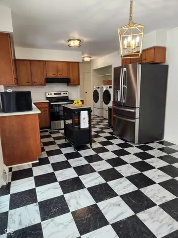 $1,995 | 9502 East 600 South, Zionsville, IN 46077