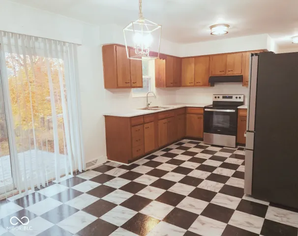 $2,300 | 9502 East 600 South, Zionsville, IN 46077