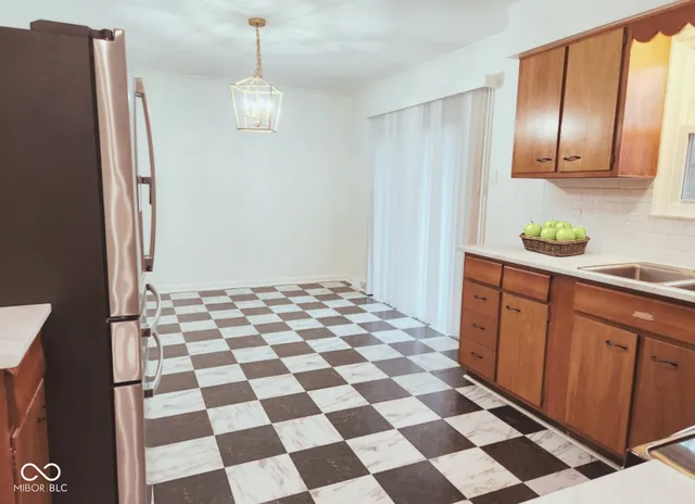 $2,300 | 9502 East 600 South, Zionsville, IN 46077