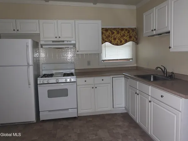$1,500 | 9 James Street, Unit 2, Saratoga Springs, NY 12866